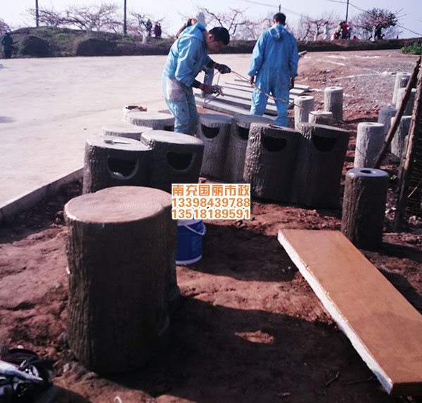 南充水泥預制件定制_現(xiàn)場安裝仿木板凳.jpg