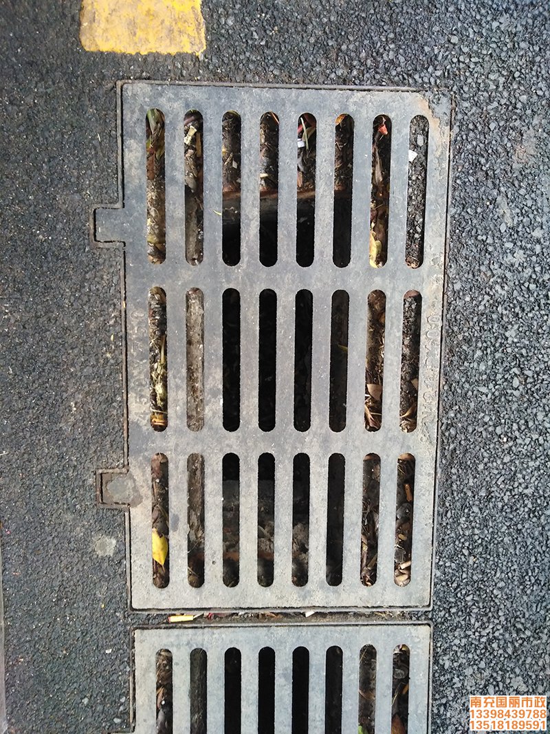 南充市順慶區(qū)長(zhǎng)征路上安裝的球墨